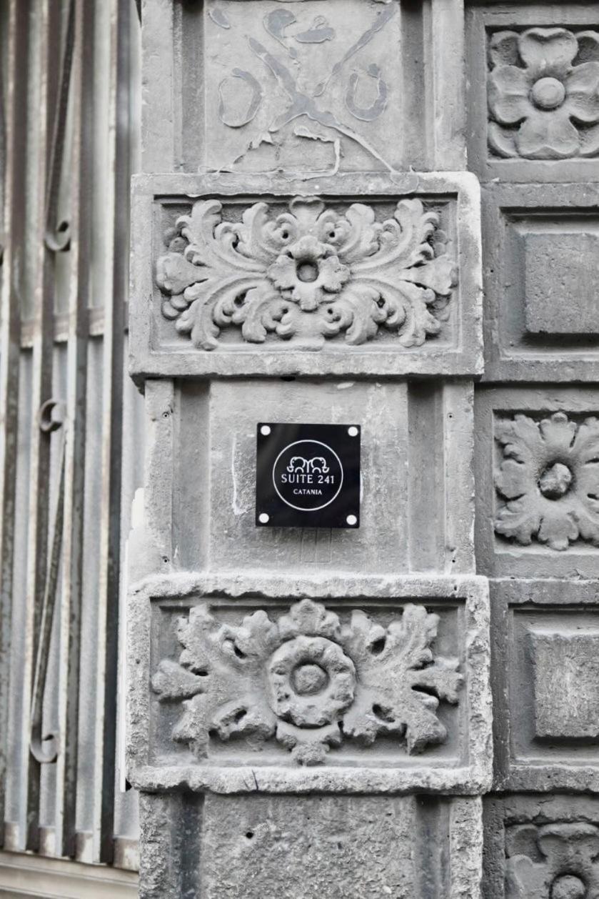 Suite 241 CTA Exterior foto